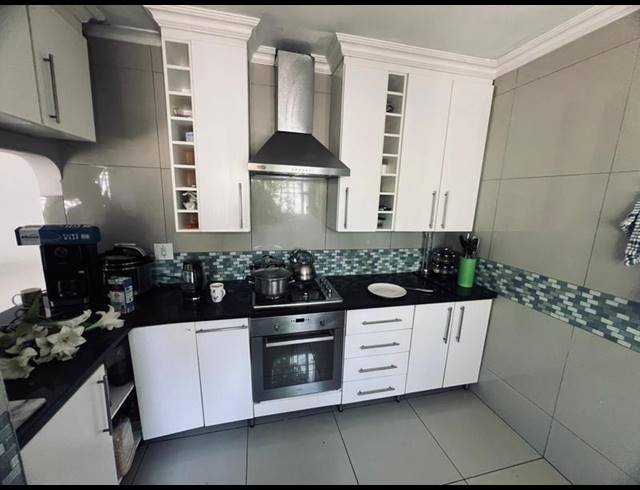 4 BEDROOM HOUSE FOR SALE IN BLOUBOSRAND